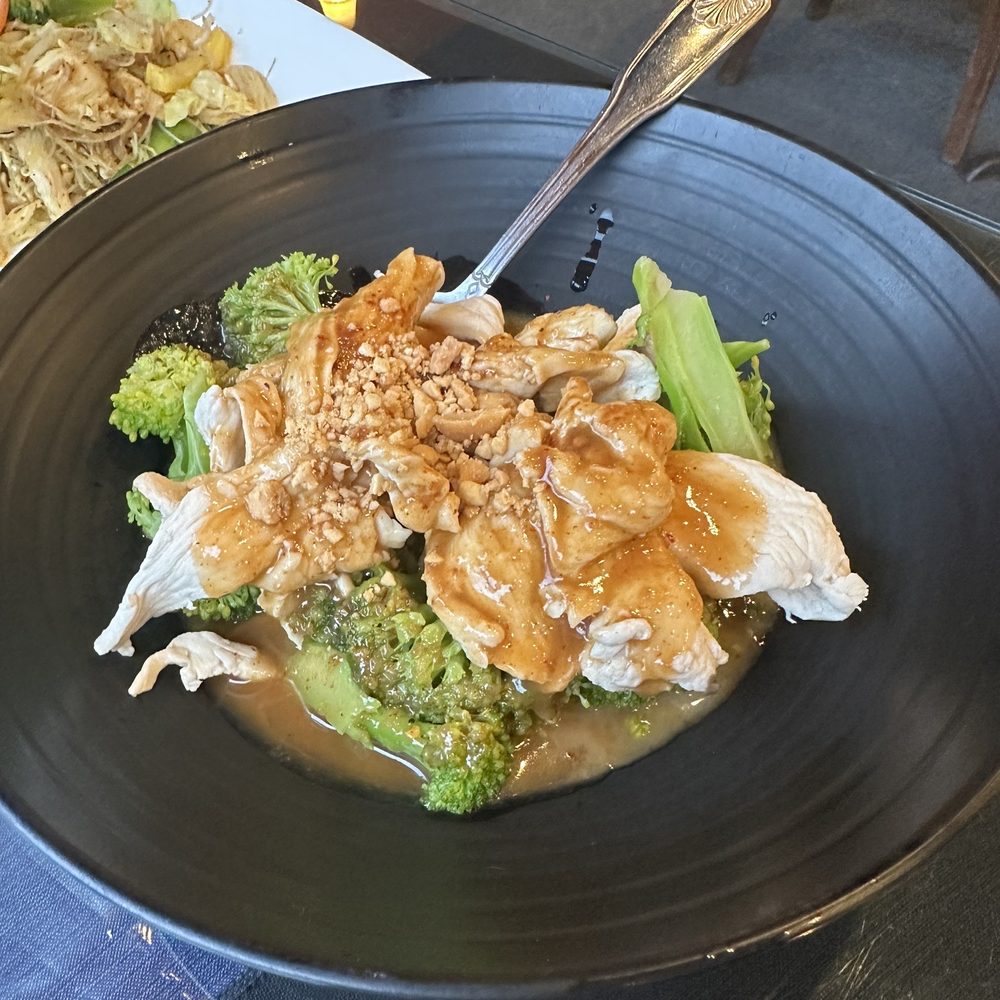 Thai Spoon - a plate of chicken and broccoli - Thai Near Me - Pittsburgh, Pennsylvania Thai Spoon - a plate of chicken and broccoli - Thai Near Me - Pittsburgh, Pennsylvania