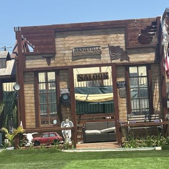Arnie’s Bakery & Cafe - Saloon - Bakeries Near Me - Tujunga, California