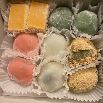 Sakura-ya - A little bit of each mochi to try - Bakeries Near Me - Gardena, California