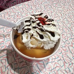 Love Boat Ice Cream - Hot fudge sundae
