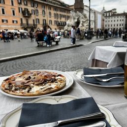 Gluten free pizza with fresh mozzarella, mushroom and ham