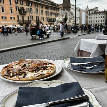 Tre Scalini - Gluten free pizza with fresh mozzarella, mushroom and ham - Italian Near Me - Rome, RM
