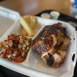 Pollo, pico de gallo y yuca frita.