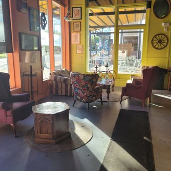 Red @ 28th - Hookahs and section seating options - Hookah Bars Near Me - Charlotte, North Carolina