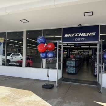 SKECHERS - Storefront - Shoe Stores Near Me - Houston, Texas SKECHERS - Storefront - Shoe Stores Near Me - Houston, Texas