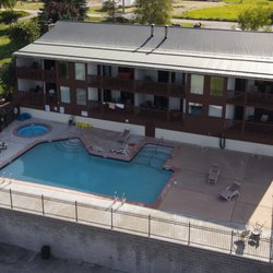 Peaceful Bay Resort - 8 condos with full size pool & spa