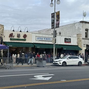 Fugetsu-Do - Huge line - Candy Stores Near Me - Los Angeles, California