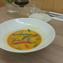 Ithaï - Curry rouge with vegetables!