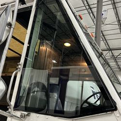 Reyes Auto Glass - Quarter glass repair