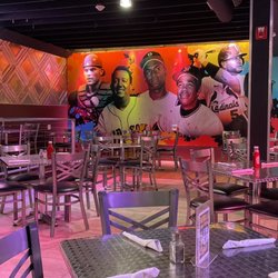 Condado Bar & Grill - Ambiance