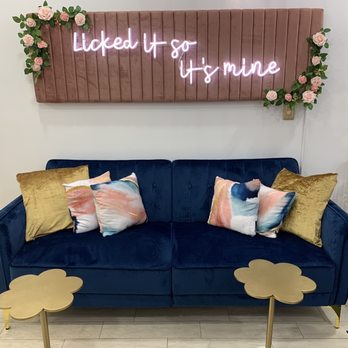 Bleu Royale Cake - Lounge area - Cupcakes Near Me - Queens Park, New York