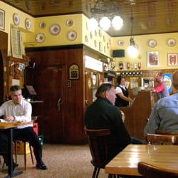Gasthof-Pension - Der Herr Ober und seine Stammgäste