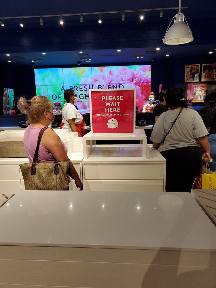 BATH & BODY WORKS Updated May 2024 7501 W Cermak Rd, North