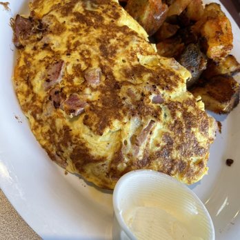 Roasters 'N Toasters - Pinecrest - hand and Ham 'N Cheese Omelette (IT IS HUGE and delicious) - Bagels Near Me - Miami, Florida Roasters 'N Toasters - Pinecrest - hand and Ham 'N Cheese Omelette (IT IS HUGE and delicious) - Bagels Near Me - Miami, Florida