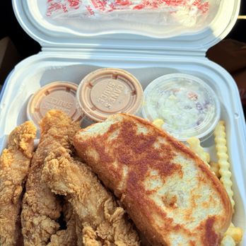 Raising Cane's Chicken Fingers - Chicken Shop Near Me - Edison, New Jersey