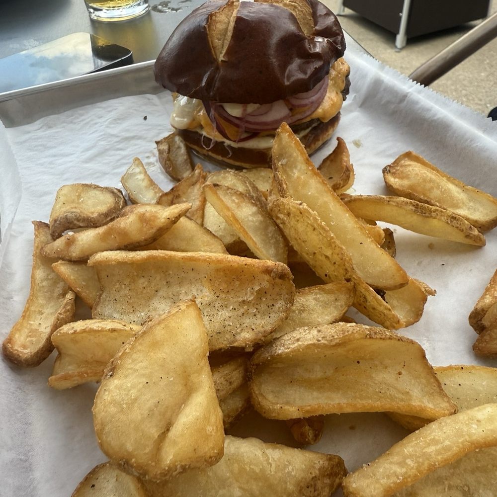 Jasper's - Pimento Cheese Burger - New American Near Me - Nashville, Tennessee
