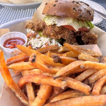 Brewer's Tap & Table - Chicken sandwhich let's go! - New American Near Me - Waltham, Massachusetts
