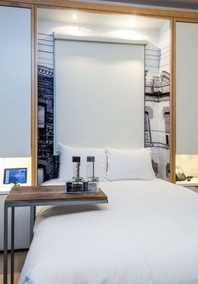 The Beverley Hotel Queen West, Sonder by null
