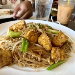 Bua Thai Cuisine - Pad Thai with tofu