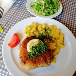 Weisses Ross - Cordon Bleu mit Kartoffelsalat