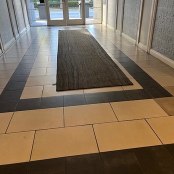 Windsor Hancock Park - Entry way carpet needs replacing. The Windsor charges us monthly bills for maintenance of the property costing me, on average, $145 monthly. - Apartments Near Me - Los Angeles, California