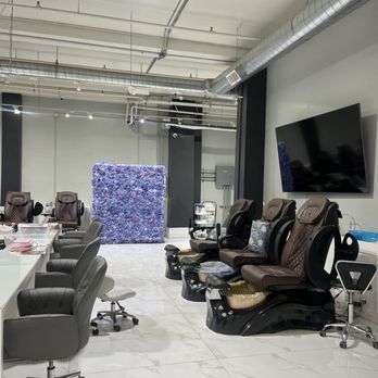 Vertigo Nail Lounge - Nail Technicians Near Me - Los Angeles, California