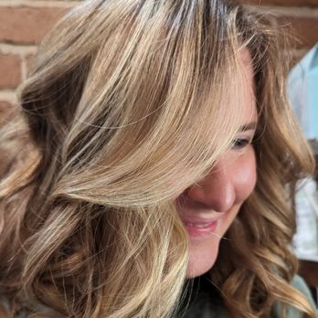 Lynda DoesMyHair - Highs & Lows Blonde Effect - Hair Stylists Near Me - Tucson, Arizona Lynda DoesMyHair - Highs & Lows Blonde Effect - Hair Stylists Near Me - Tucson, Arizona