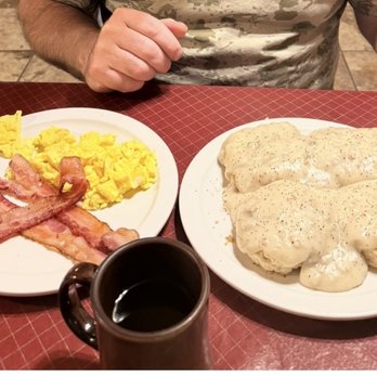 The Robin's Nest - Biscuits & gravy with subpar bacon - Breakfast & Brunch Near Me - Hayward, Wisconsin The Robin's Nest - Biscuits & gravy with subpar bacon - Breakfast & Brunch Near Me - Hayward, Wisconsin