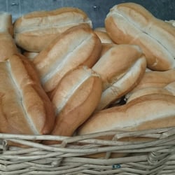 Panadería San Ignacio - La crujiente, sabrosa marraqueta del sector.