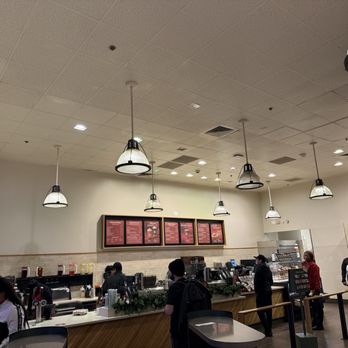 Starbucks - Coffee & Tea Near Me - Los Angeles, California