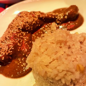 Onix Restaurant Bar - Mole chicken with rice - Bars Near Me - Morelia, MIC