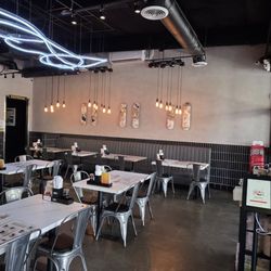 Silverlake Ramen - Inside