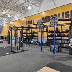 Crunch Fitness - Richmond Glenside - Functional training area