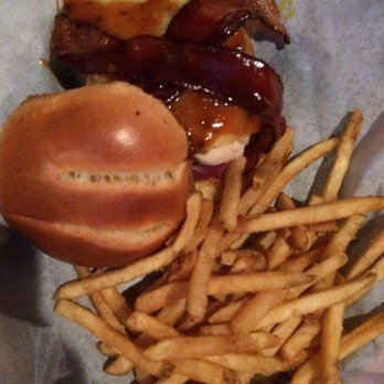 Buffalo Wild Wings - Grilled BBQ chicken sandwich - American Near Me - Memphis, Tennessee