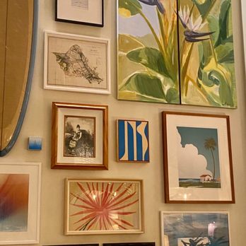 Hau Tree - The cutest hotel lobby! - Seafood Near Me - Honolulu, Hawaii