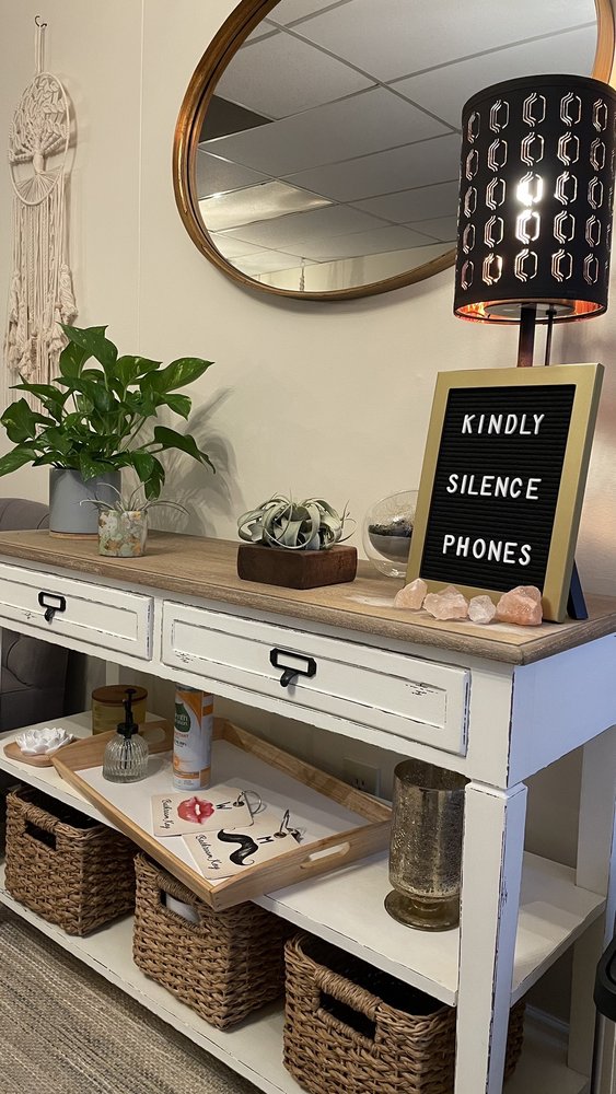 Vinas Skin & Wellness Logo