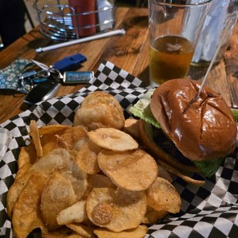 Ye Olde Pub - Basic burger with lettuce and tomatoes. It's pretty good. - American Near Me - Troutdale, Oregon Ye Olde Pub - Basic burger with lettuce and tomatoes. It's pretty good. - American Near Me - Troutdale, Oregon