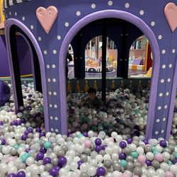 kidz fantasyland - So this is a ball pit. Not a fan of the darkness.