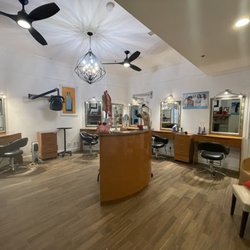 Couture Salon - Overview of the stations
