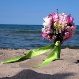 This is my bouquet 24 hours later, on the beach- still looking fabulous!