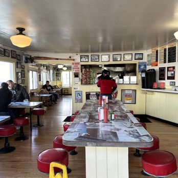 Red’s Java House - More space inside than expected! - Breakfast & Brunch Near Me - San Francisco, California