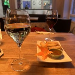 Thai Küche Jiap - Spring rolls and wine