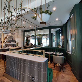 Podmore - Fabulous interior - Cocktail Bars Near Me - Honolulu, Hawaii Podmore - Fabulous interior - Cocktail Bars Near Me - Honolulu, Hawaii