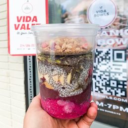 Exterior outside entrance of VIDA Bowls | Açaí Drive-Thru - Bowl - Dallas, Texas Exterior outside entrance of VIDA Bowls | Açaí Drive-Thru - Bowl - Dallas, Texas