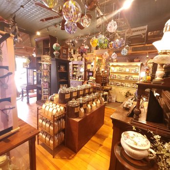 Harvest Creek - Main entry area, coffee, witch balls - Antiques Near Me - Winterset, Iowa Harvest Creek - Main entry area, coffee, witch balls - Antiques Near Me - Winterset, Iowa