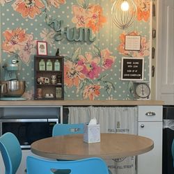Leah's Cakery - Such an adorable place and the food is simply out of this world! You need to try their yogurt/ berry parfait with granola .... Heavenly