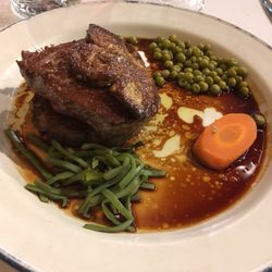 El Matxete - Le service est top avec de bon conseils sur les vins. Je recommande le bœuf avec le fois gras superbement cuit à découvrir absolument