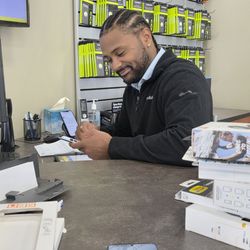 Verizon - Theo: Excellent customer service, he really made everything happen for my wife and me.