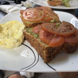 Avo Toast with Eggs Avo Toast with Eggs