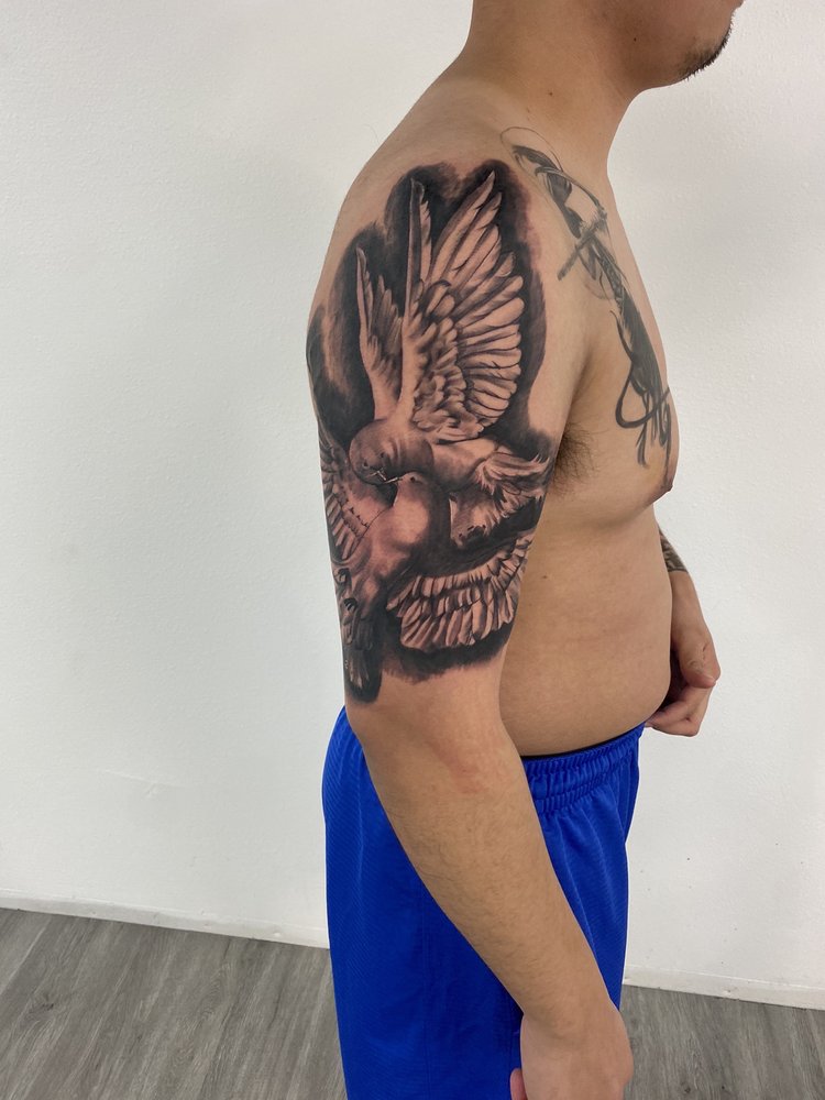 Pushing Ink Tattoo Studio Logo